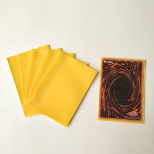 62 x 89 mm Japanse / kleine YGO-kaart met stevige gele beschermhoes